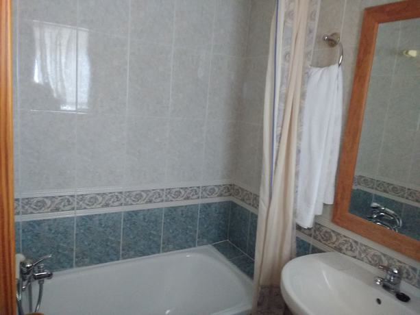 Imagen de la habitación del Hotel Meson El Castillo. Foto 12