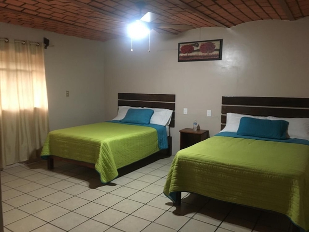Imagen de la habitación del Hotel Meson La Huerta. Foto 9