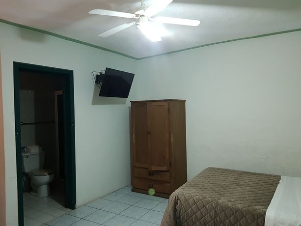Imagen de la habitación del Hotel Meson Matamoros. Foto 6