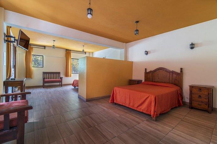 Imagen de la habitación del Hotel Meson Real and Suites. Foto 2