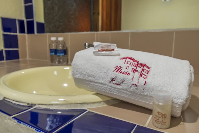 Imagen de la habitación del Hotel Meson Real and Suites. Foto 10