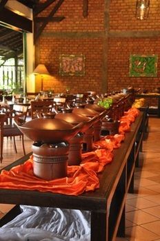 Imagen del bar/restaurante del Hotel Mesra Business And Resort. Foto 3