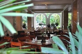 Imagen del bar/restaurante del Hotel Mesra Business And Resort. Foto 5