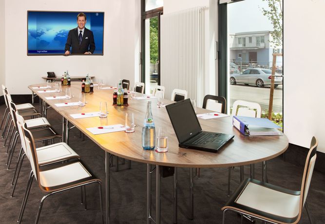 Imagen de los interiores del Hotel Messe and Airport Stuttgart. Foto 9