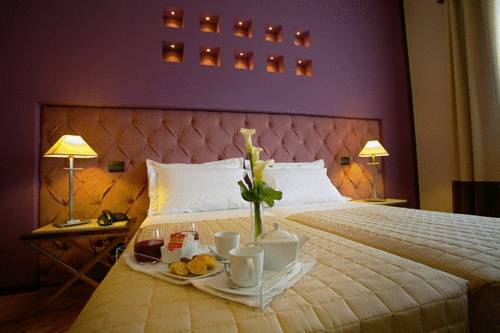 Imagen de la habitación del Hotel Messenion. Foto 5