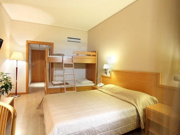 Imagen de la habitación del Hotel Messinian Bay. Foto 2