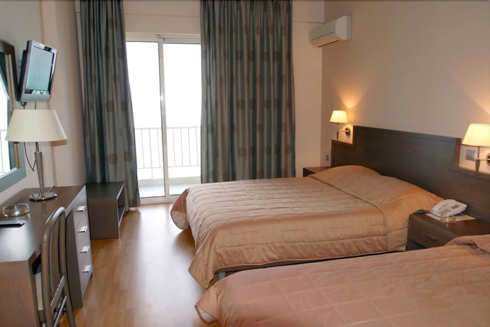 Imagen de la habitación del Hotel Messinian Bay. Foto 7