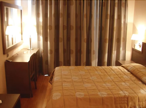 Imagen de la habitación del Hotel Messinian Bay. Foto 8