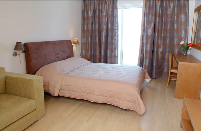 Imagen de la habitación del Hotel Messinian Bay. Foto 9