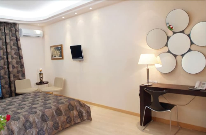 Imagen de la habitación del Hotel Messinian Bay. Foto 12