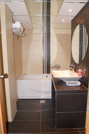 Imagen de la habitación del Hotel Messinian Bay. Foto 17