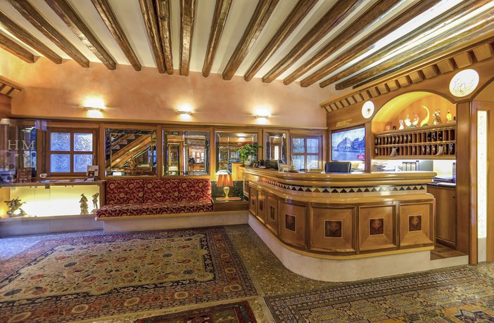 Imagen de los interiores del Hotel Messner Palace. Foto 17