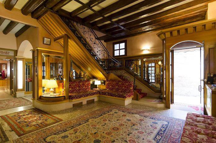 Imagen de los interiores del Hotel Messner Palace. Foto 18