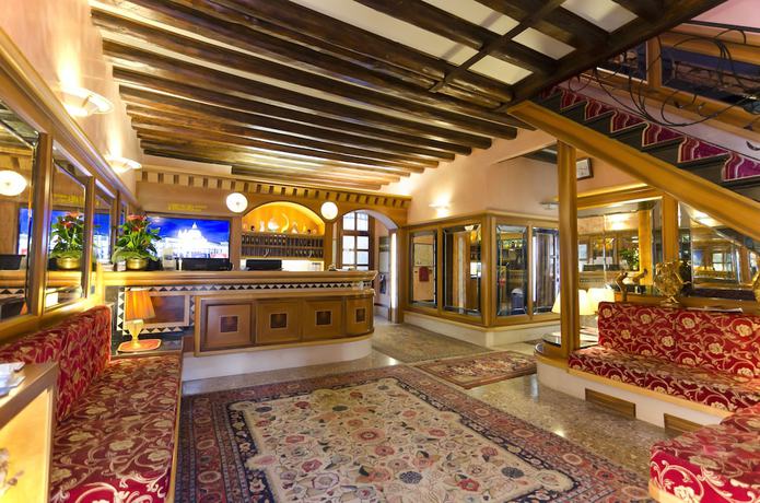 Imagen de los interiores del Hotel Messner Palace. Foto 20
