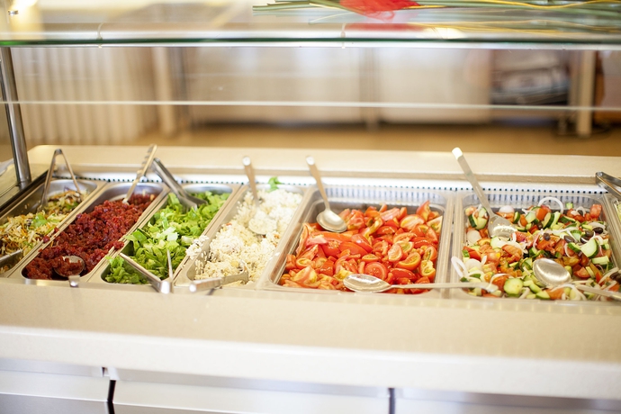 Imagen del bar/restaurante del Hotel Messonghi Beach Holiday Resort. Foto 4