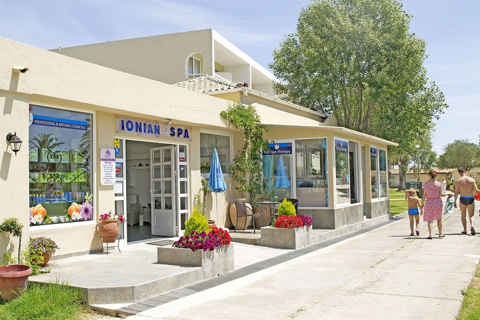 Imagen de la piscina del Hotel Messonghi Beach Holiday Resort. Foto 11