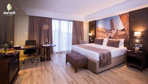 Imagen de la habitación del Hotel Mestil & Residences. Foto 4