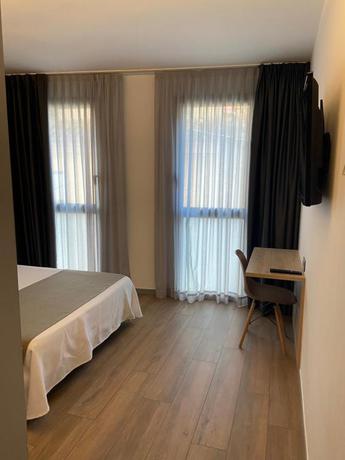 Imagen general del Hotel Mestral Perell&oacute;. Foto 7