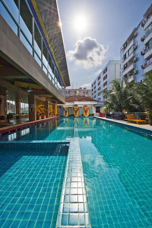 Imagen de la piscina del Hotel Mestyle Place. Foto 16