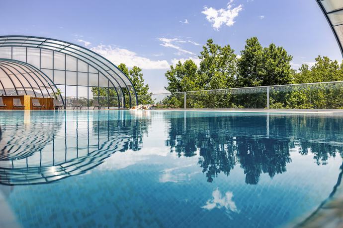 Imagen de la piscina del Hotel Meta Business. Foto 18