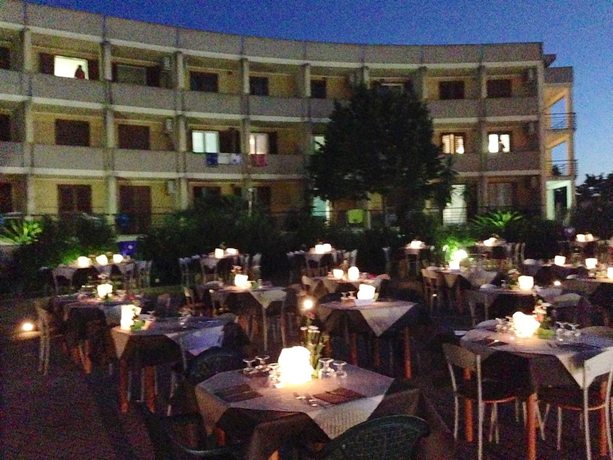 Imagen del bar/restaurante del Hotel Meta Residence. Foto 2