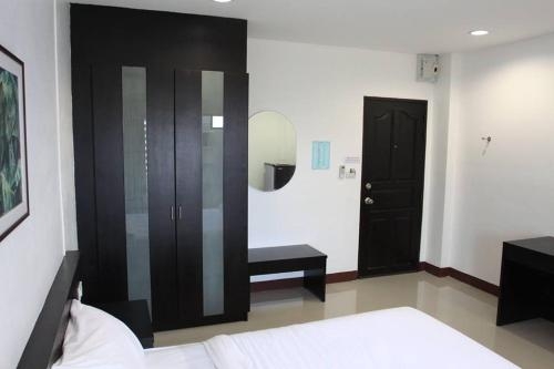 Imagen de la habitación del Hotel Metha Palace. Foto 8