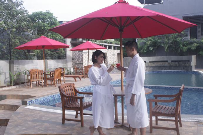 Imagen de la piscina del Hotel Metland Bekasi. Foto 10