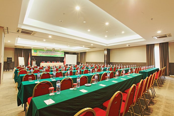 Imagen de los interiores del Hotel Metland Bekasi. Foto 9