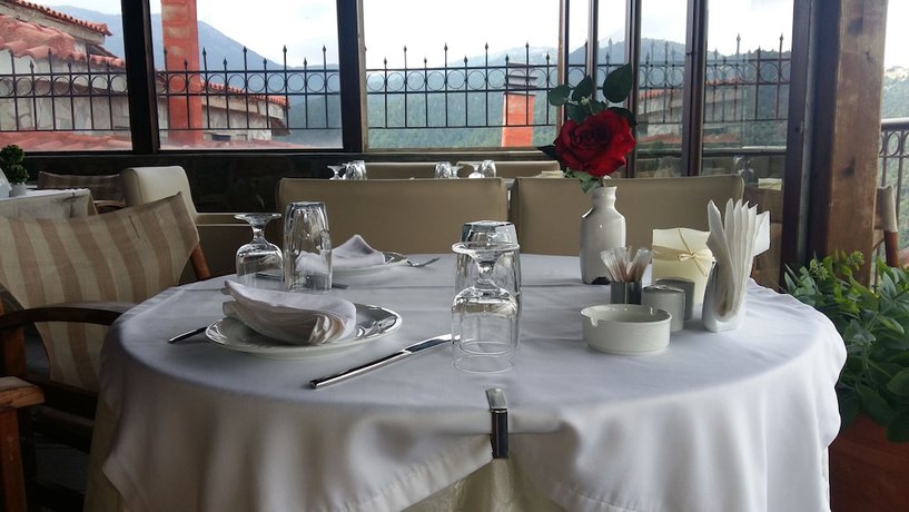 Imagen del bar/restaurante del Hotel Metoxi. Foto 8