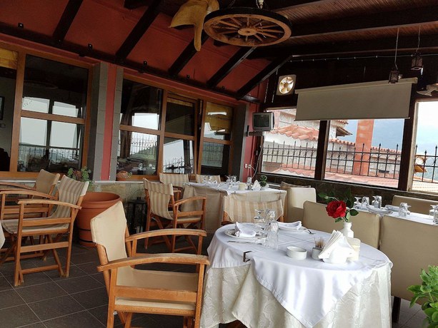 Imagen del bar/restaurante del Hotel Metoxi. Foto 9