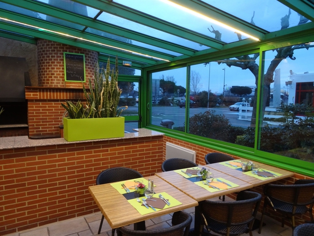 Imagen del bar/restaurante del Hotel Metrhotel Basso Cambo. Foto 9