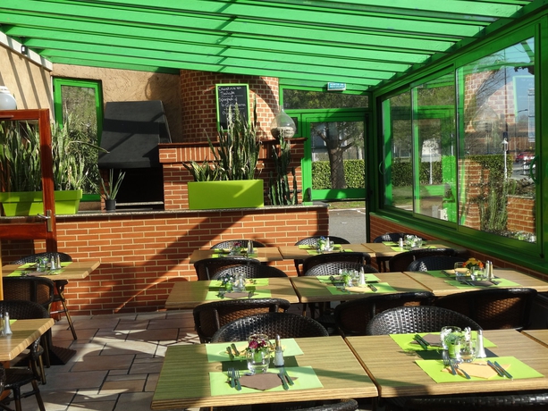 Imagen del bar/restaurante del Hotel Metrhotel Basso Cambo. Foto 10