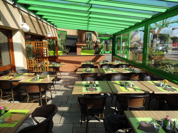 Imagen del bar/restaurante del Hotel Metrhotel Basso Cambo. Foto 11