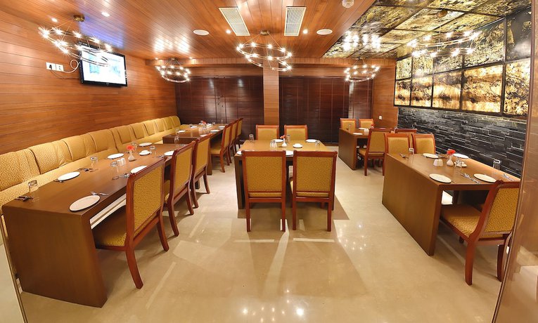 Imagen del bar/restaurante del Hotel Metro Grand Hotel. Foto 5