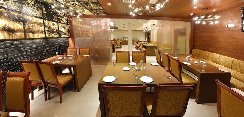 Imagen del bar/restaurante del Hotel Metro Grand Hotel. Foto 6