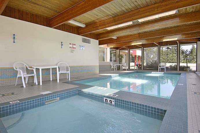 Imagen de la piscina del Hotel Metro Inn Calgary Northwest. Foto 19