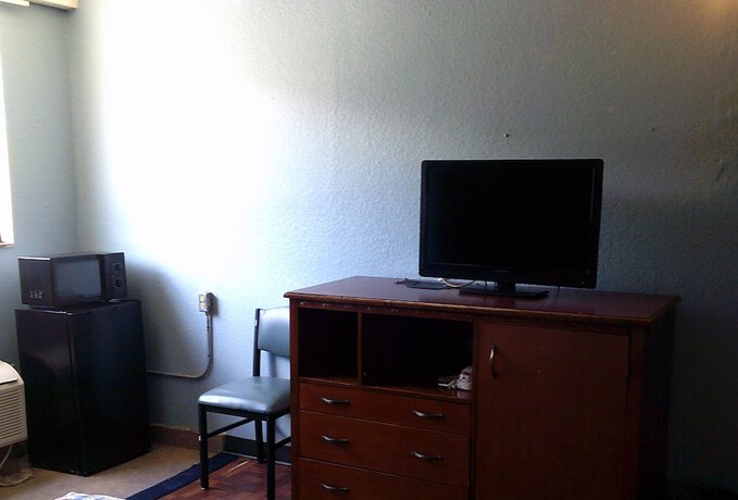 Imagen de la habitación del Hotel Metro Inn and Suites. Foto 10