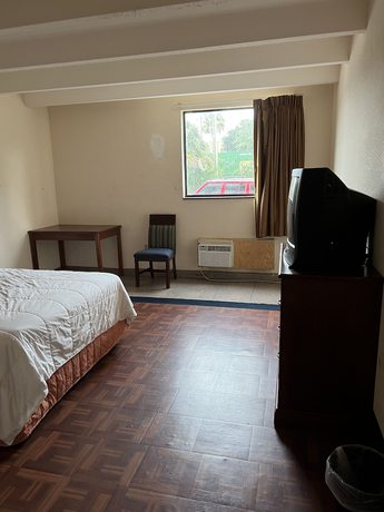 Imagen de la habitación del Hotel Metro Inn and Suites. Foto 12