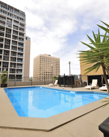 Imagen de la piscina del Hotel Metro Marlow Sydney Central. Foto 14