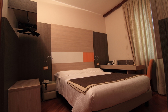 Imagen de la habitación del Hotel Metro, Milán. Foto 7