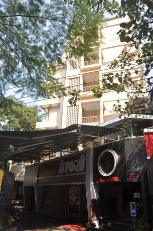 Imagen de los exteriores del Hotel Metro Palace. Foto 6