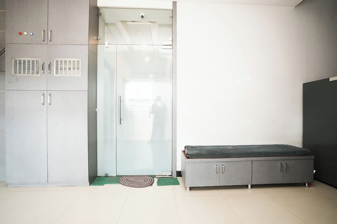 Imagen de los interiores del Hotel Metro Palace, Vasai-Virar. Foto 16