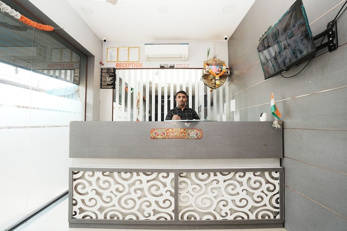 Imagen de los interiores del Hotel Metro Palace, Vasai-Virar. Foto 17