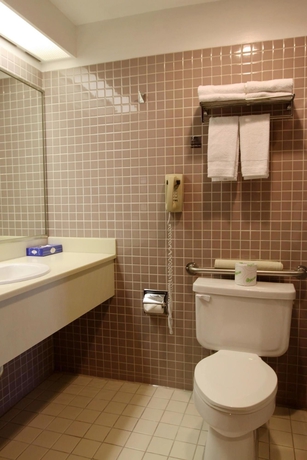 Imagen de la habitación del Hotel Metro Plaza. Foto 7