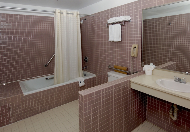 Imagen de la habitación del Hotel Metro Plaza. Foto 10