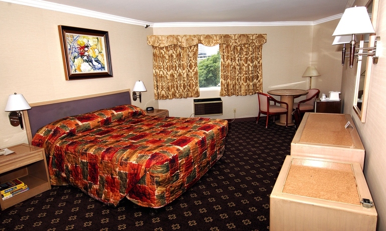 Imagen de la habitación del Hotel Metro Plaza. Foto 11