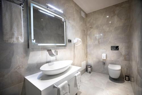 Imagen de la habitación del Hotel Metro Tirana. Foto 6