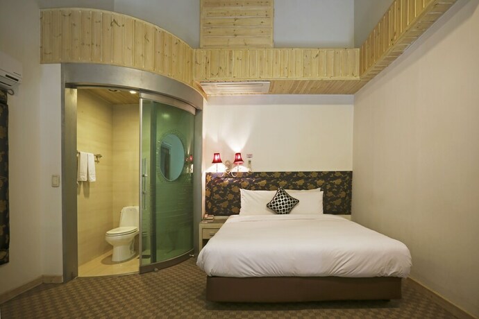 Imagen de la habitación del Hotel Metro Tourist. Foto 16