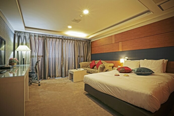 Imagen de la habitación del Hotel Metro Tourist. Foto 18