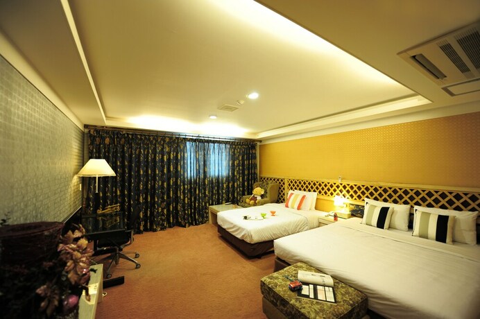 Imagen de la habitación del Hotel Metro Tourist. Foto 23